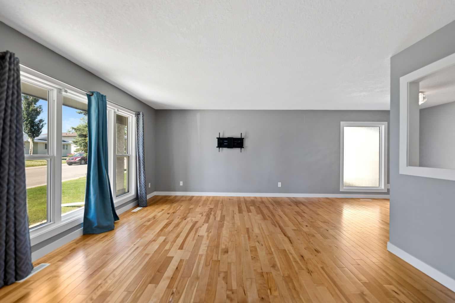 136 Maitland Drive NE — photo 4