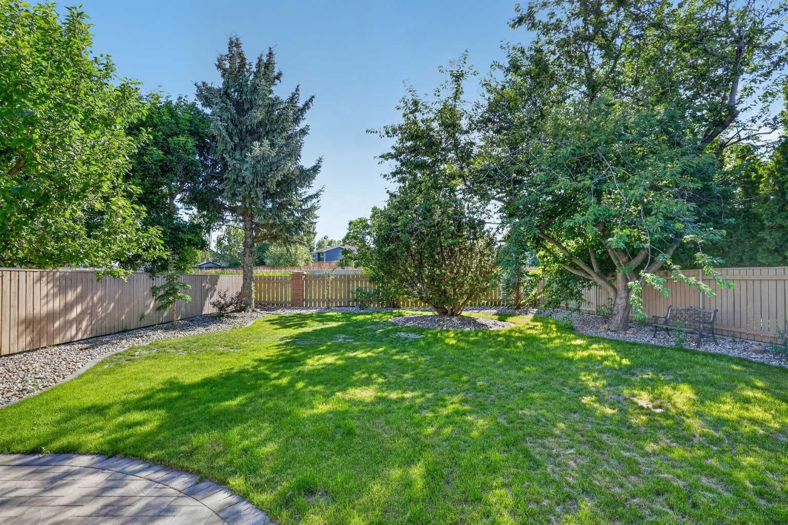 50 Sherwood Crescent W — photo 4