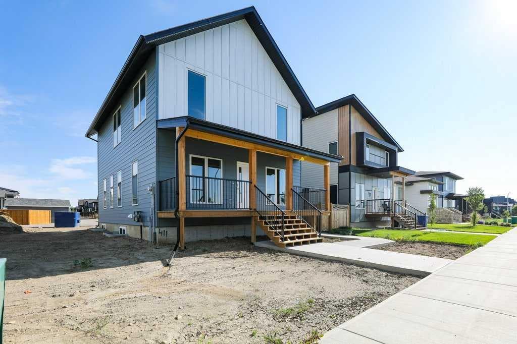 411 Caledonia Boulevard W — photo 1