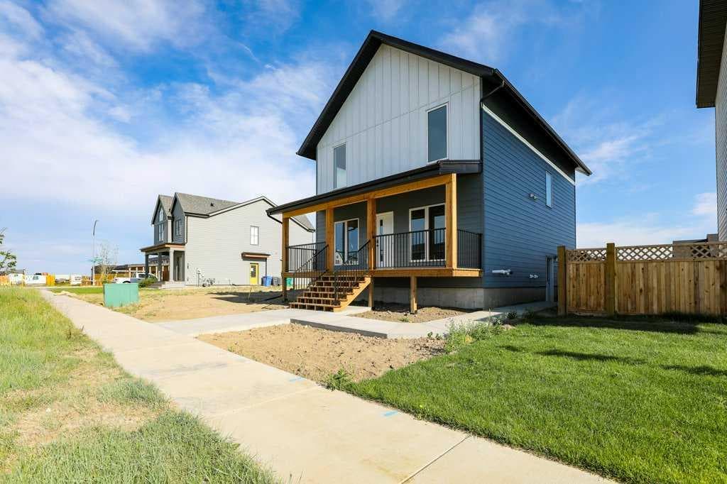 411 Caledonia Boulevard W — photo 2