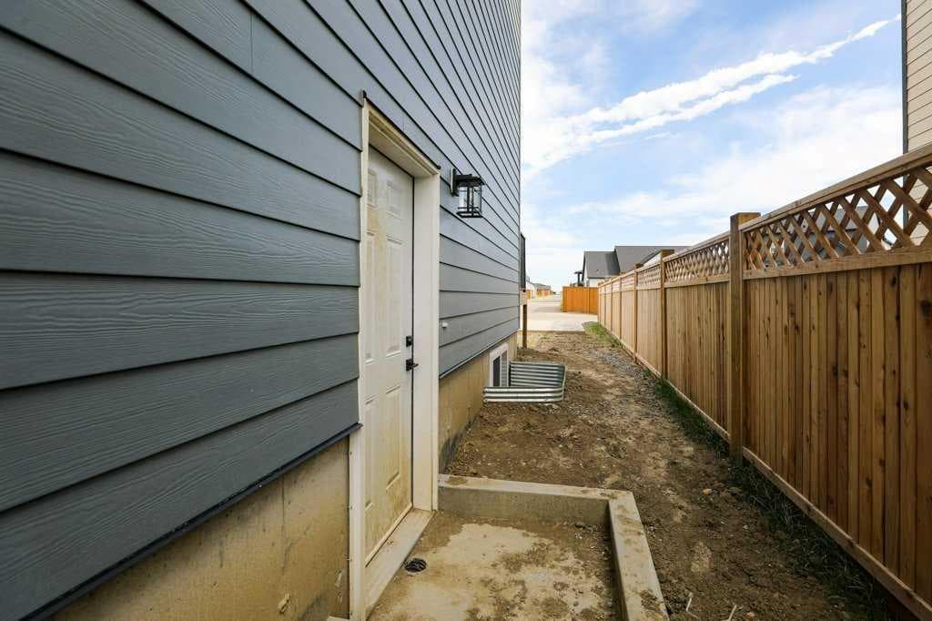 411 Caledonia Boulevard W — photo 4
