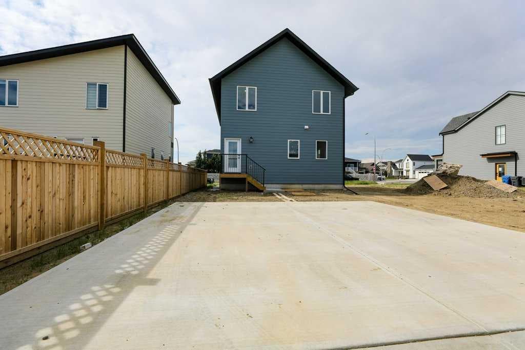 411 Caledonia Boulevard W — photo 5