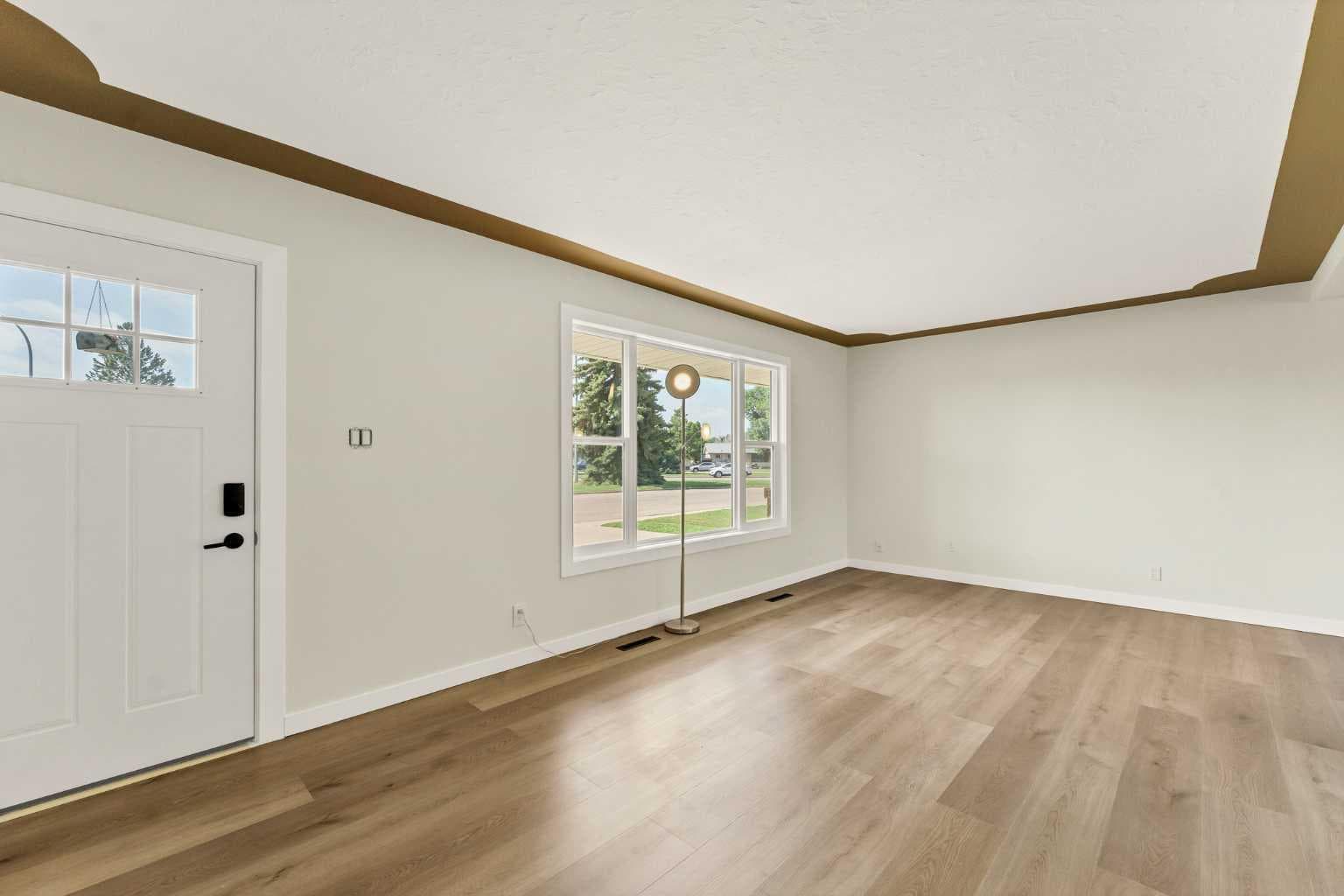 2711 Dunmore Road SE — photo 5