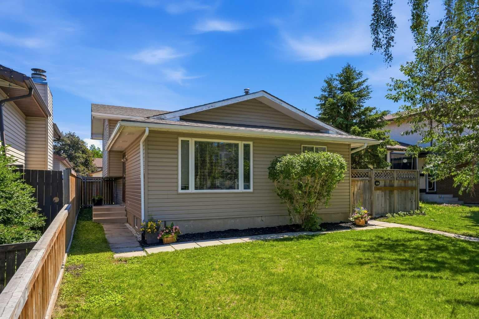 151 Templevale Place NE — photo 1