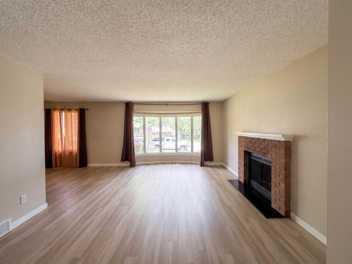 1095 Berkley Drive NW — photo 4