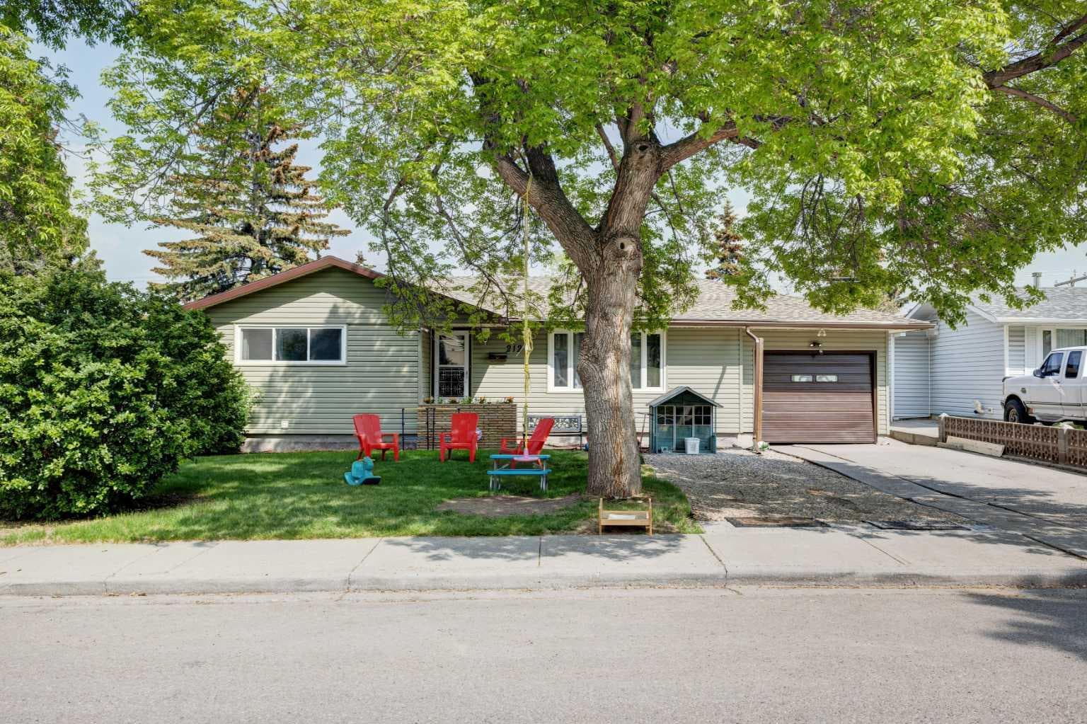 212 Hendon Drive NW — photo 1