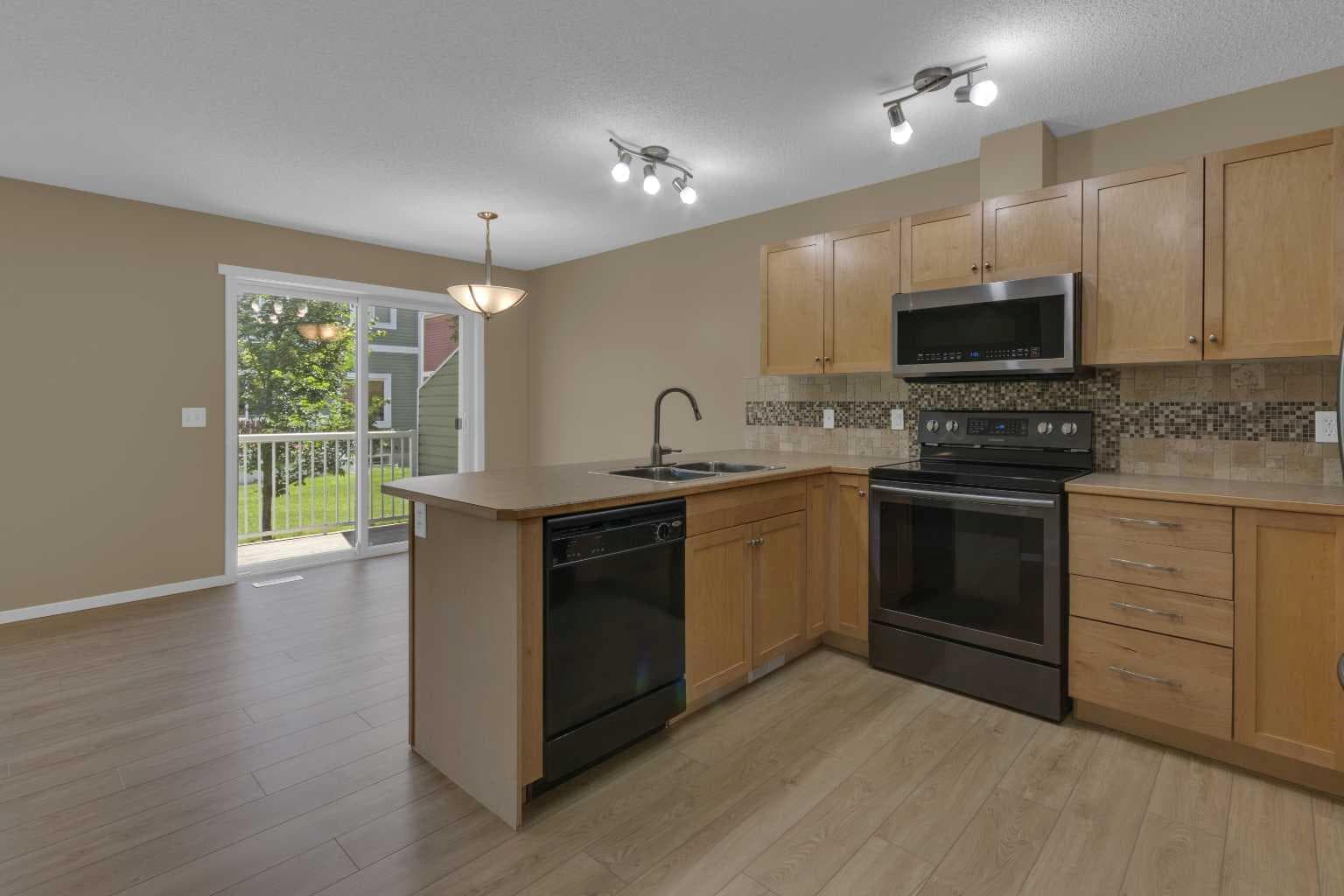 702, 800 Yankee Valley Boulevard SE — photo 3