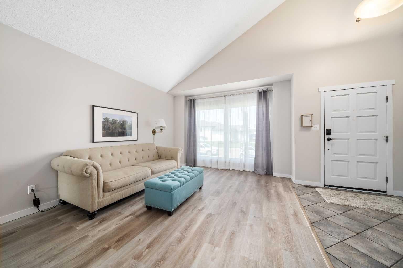 11 Taylor Crescent SE — photo 2