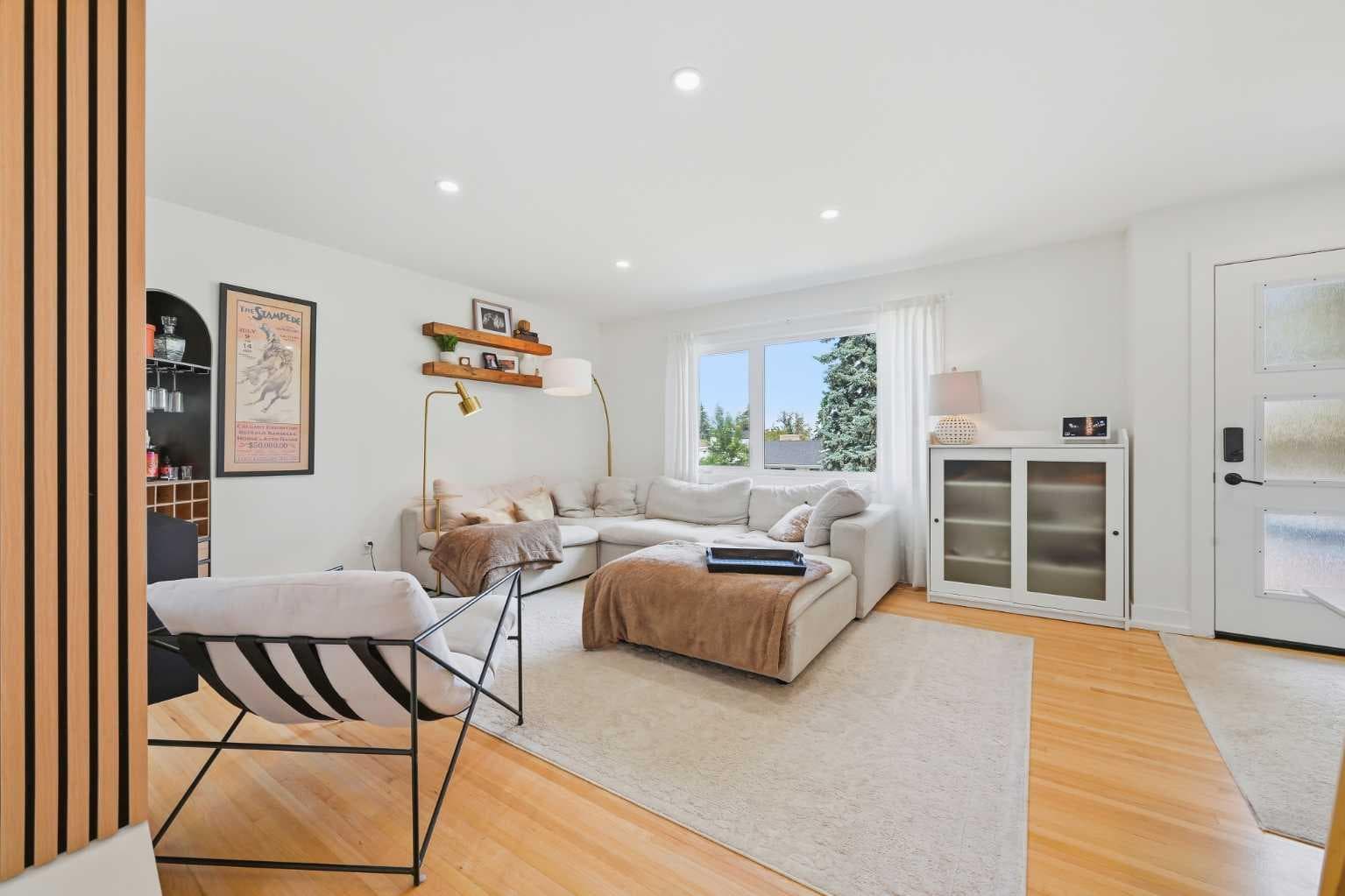 2119 22 Avenue SW — photo 4