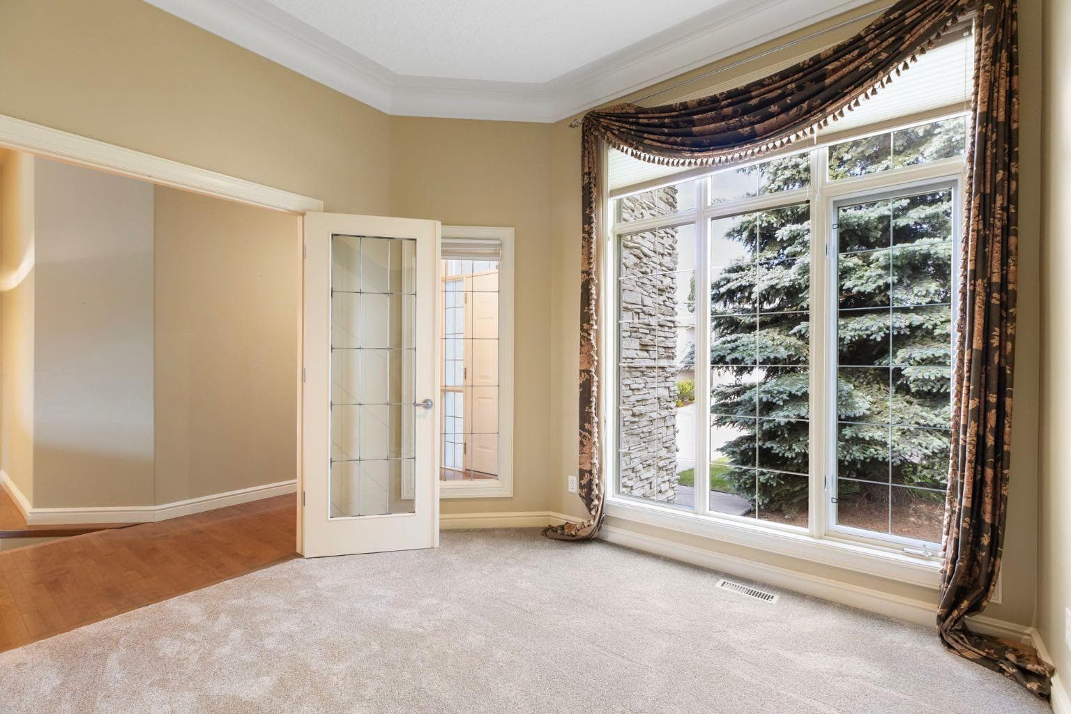 131 Gleneagles Terrace — photo 4