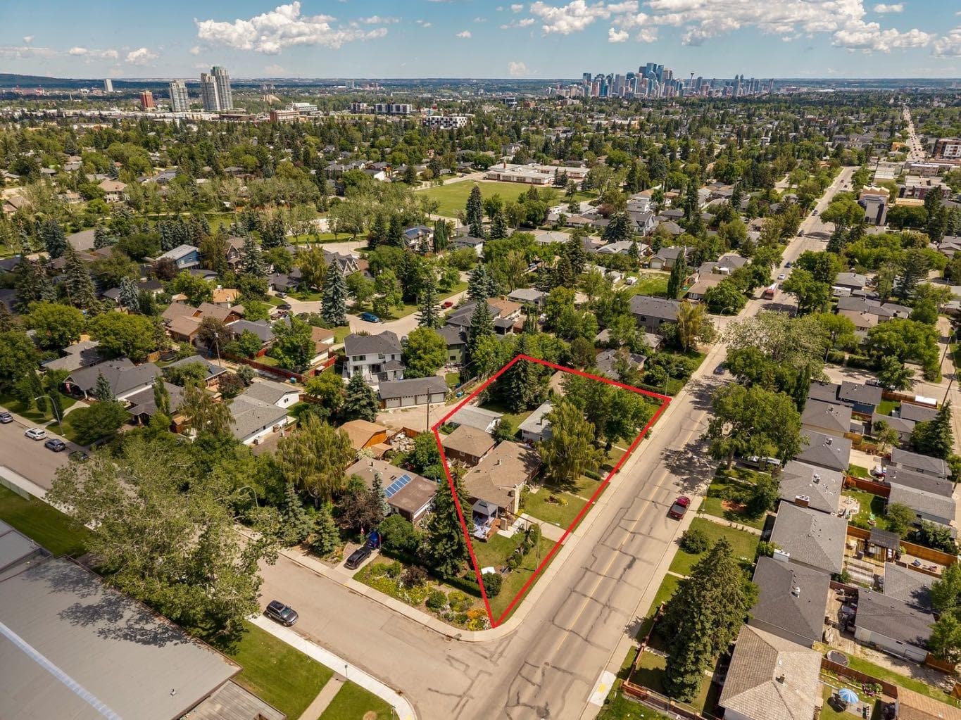 4520 26 Avenue SW — photo 3