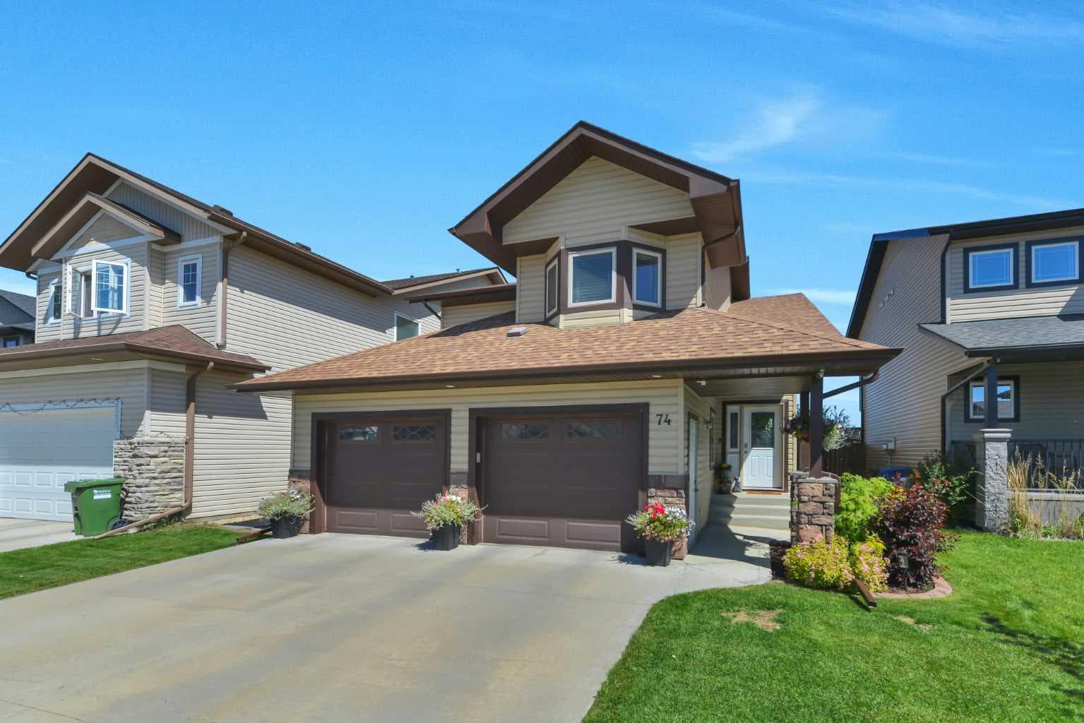 74 Turner Crescent — photo 1