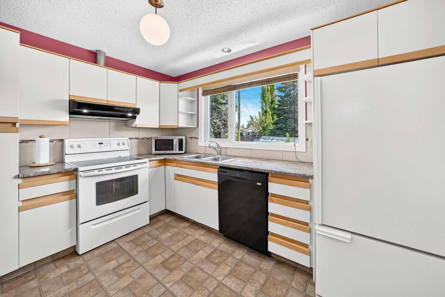 7108 Silverview Road NW — photo 5