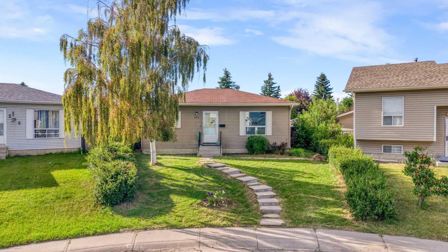 292 Falshire Way NE — photo 2