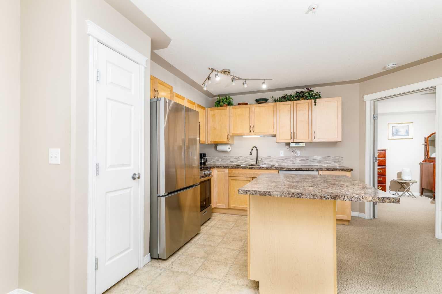 303, 5601 KERRY WOOD Drive — photo 3