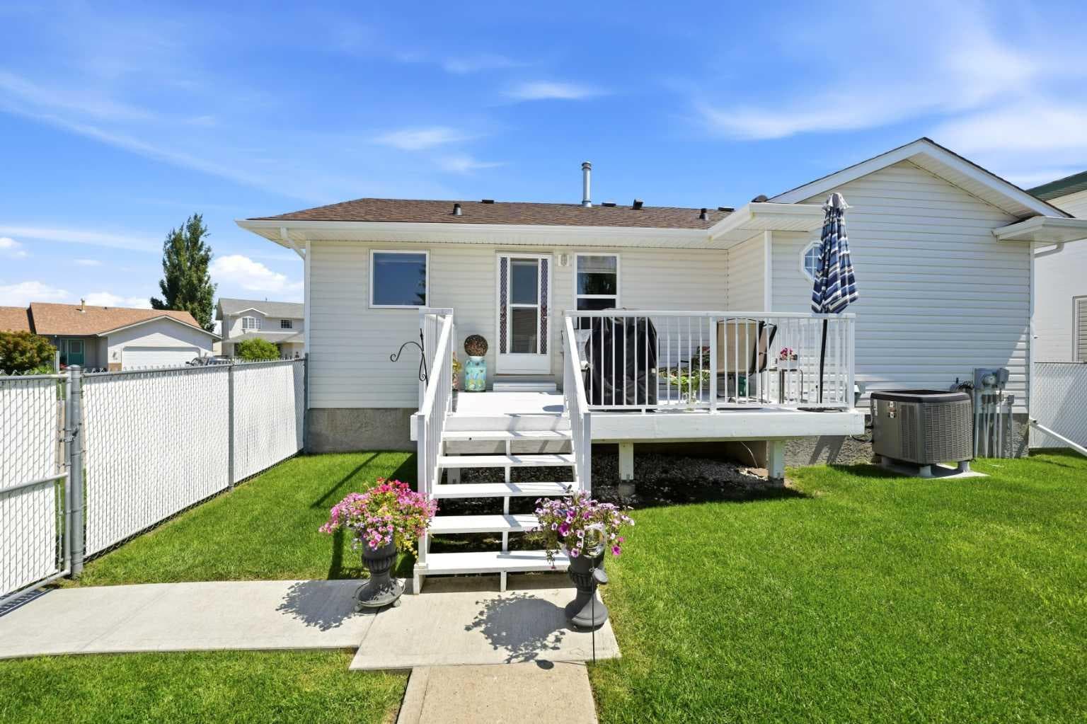 109 Logan Close — photo 3