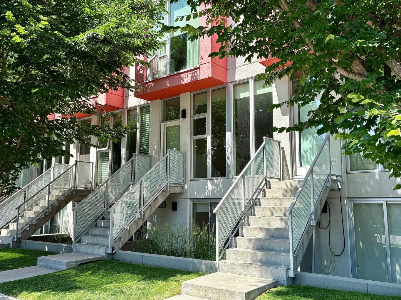102, 1808 27 Avenue SW — photo 1