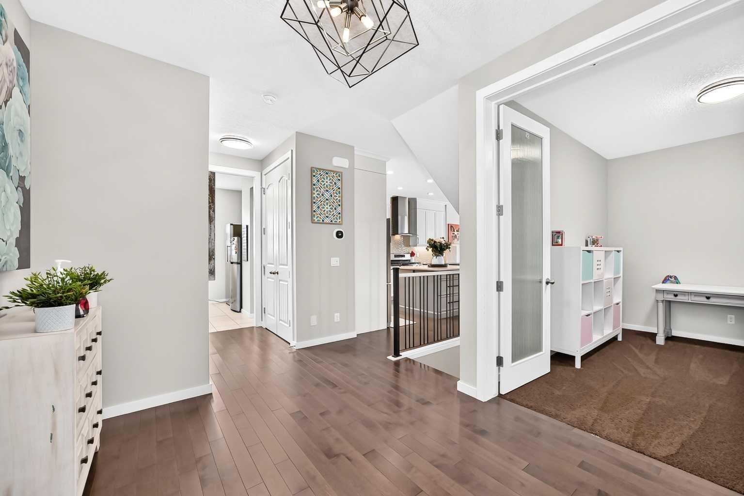 145 Kinniburgh Gardens — photo 4