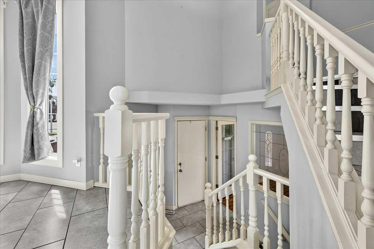 254 Douglas Glen Heath SE — photo 3