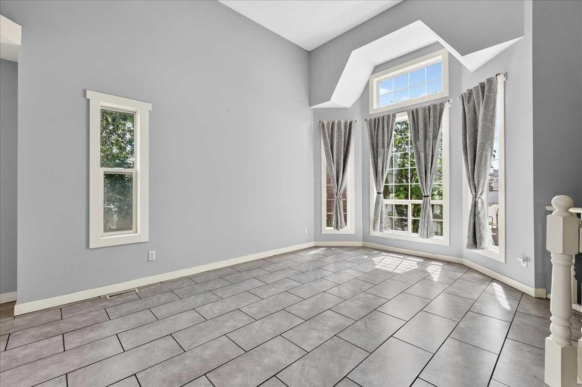 254 Douglas Glen Heath SE — photo 4