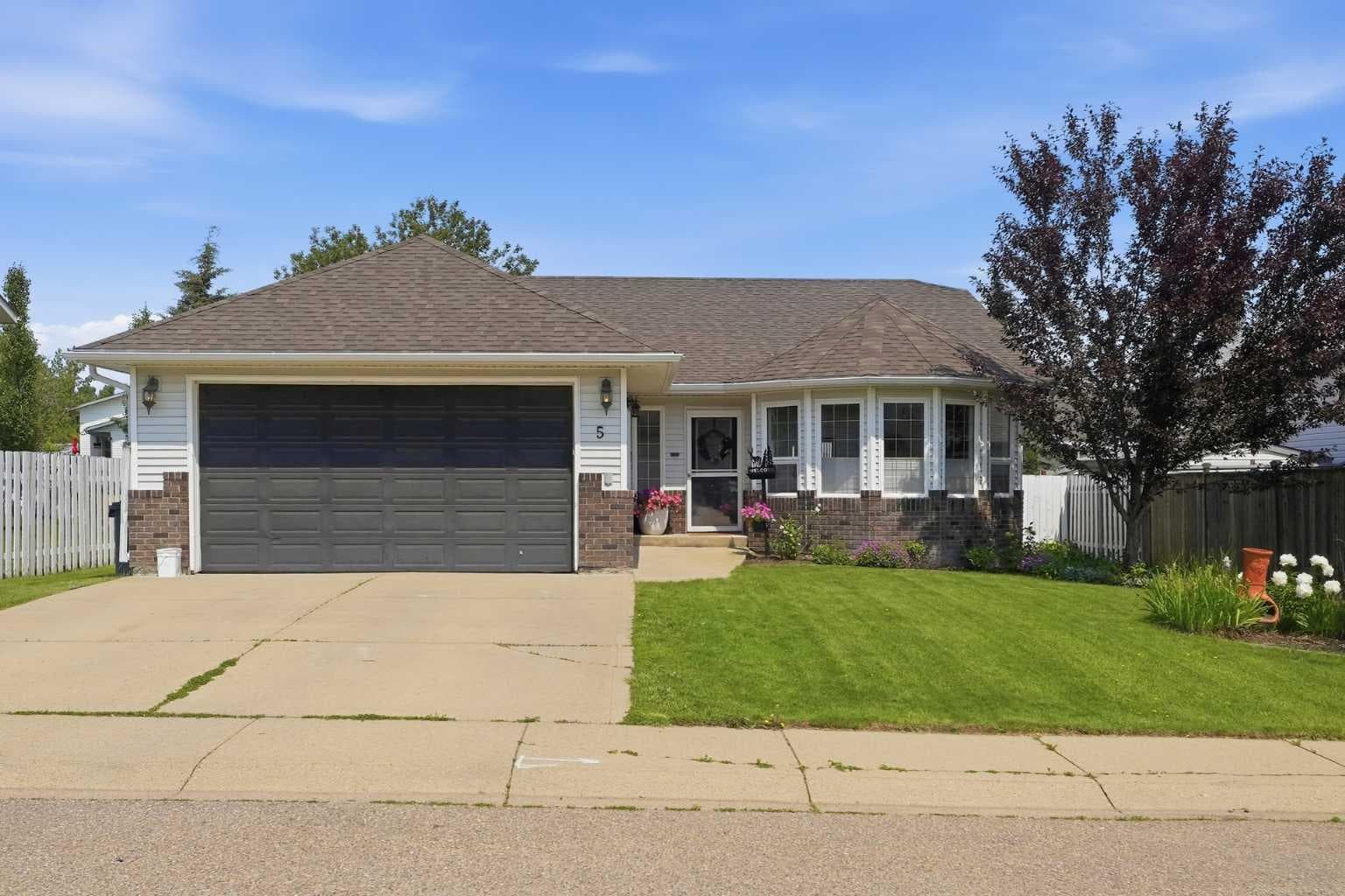 5 Westwood Crescent — photo 1