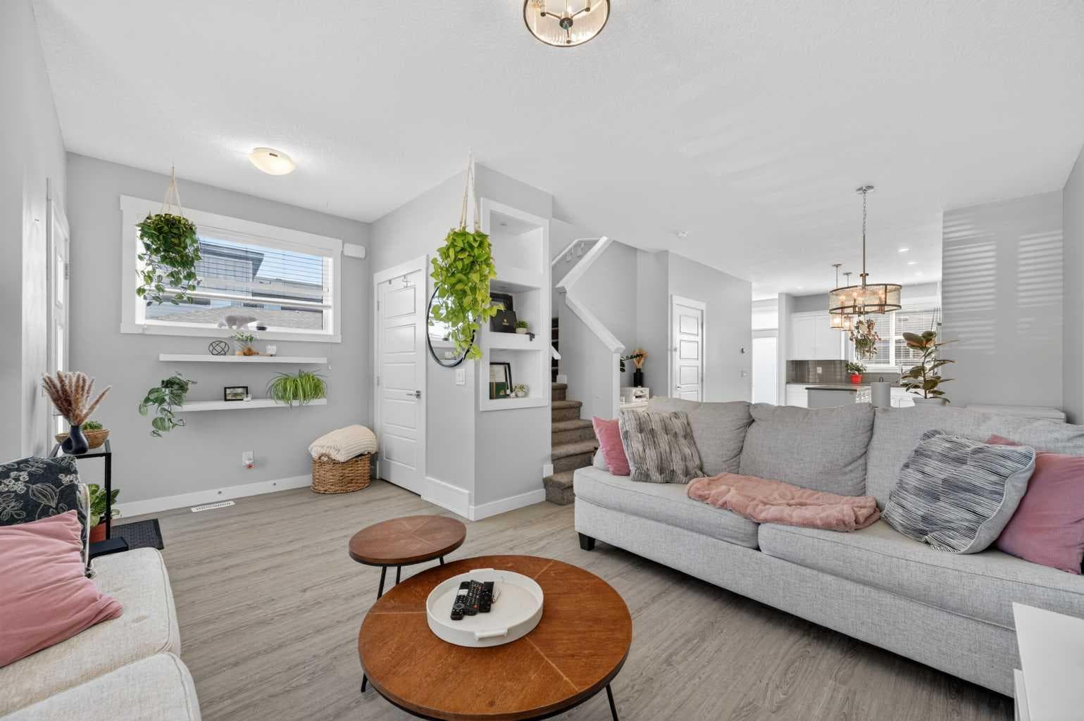 29 Skyview Parade NE — photo 1
