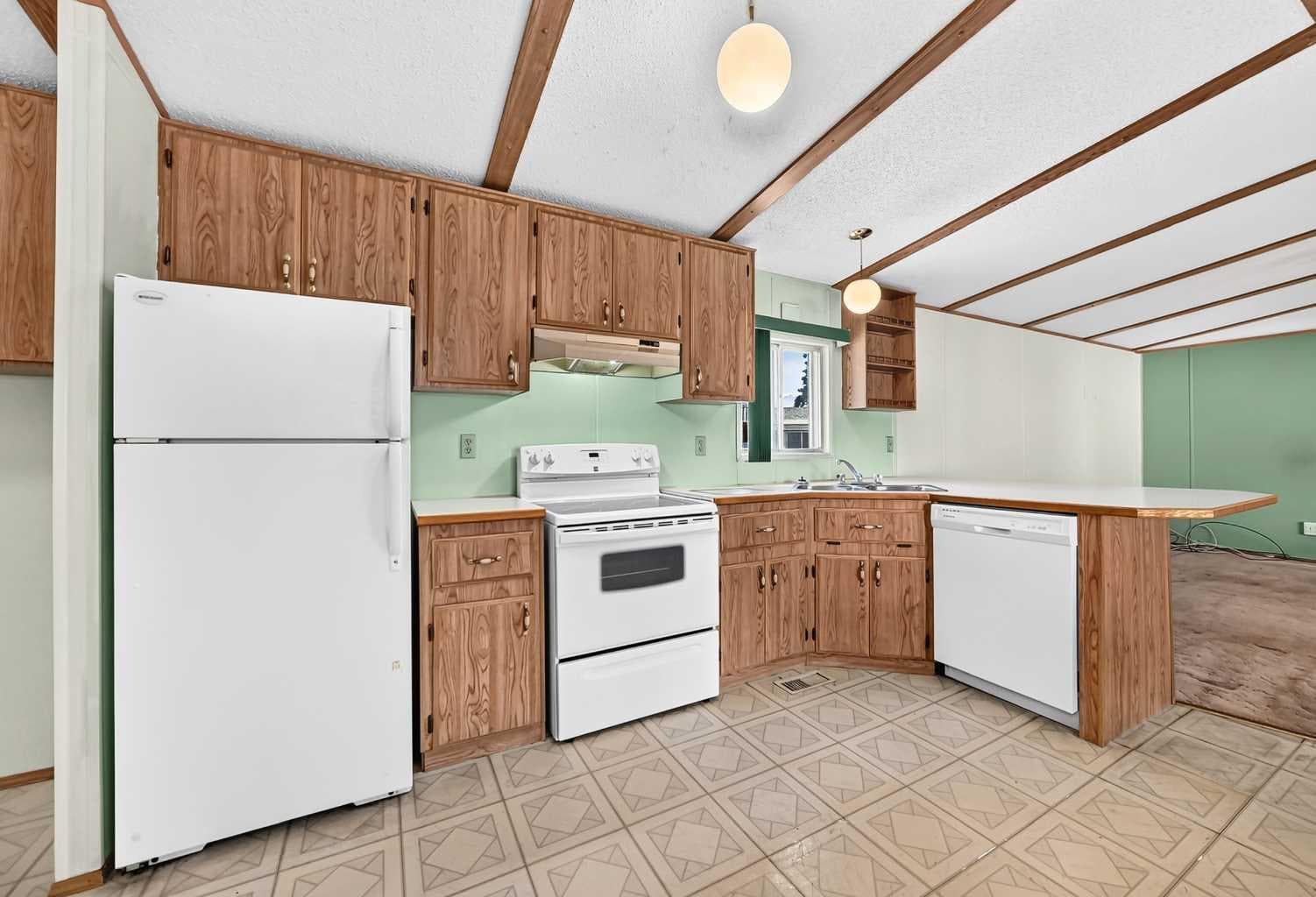 3218 Burroughs Manor NE — photo 3