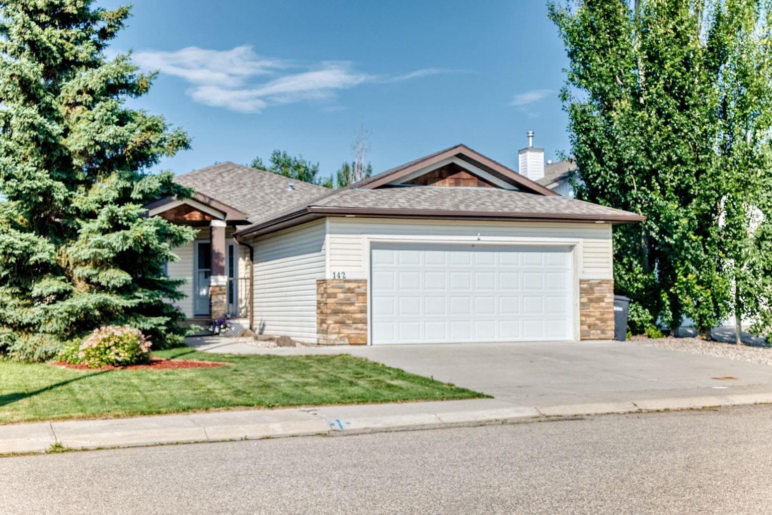 142 Strathmore Lakes Place — photo 1