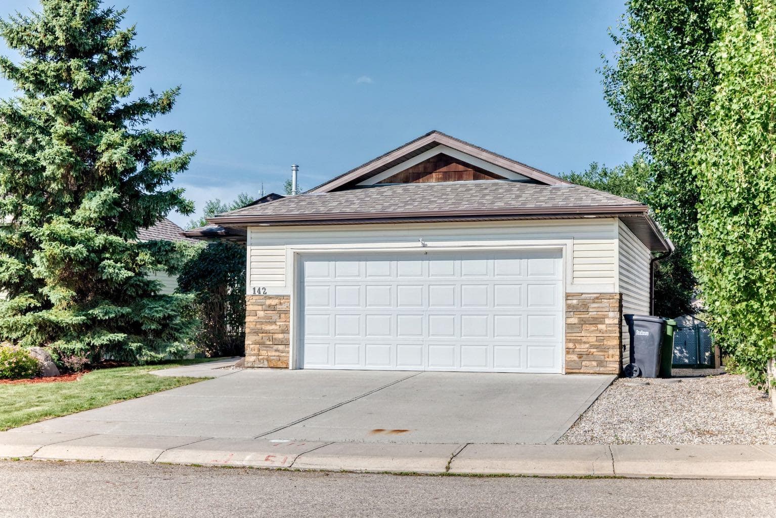 142 Strathmore Lakes Place — photo 2