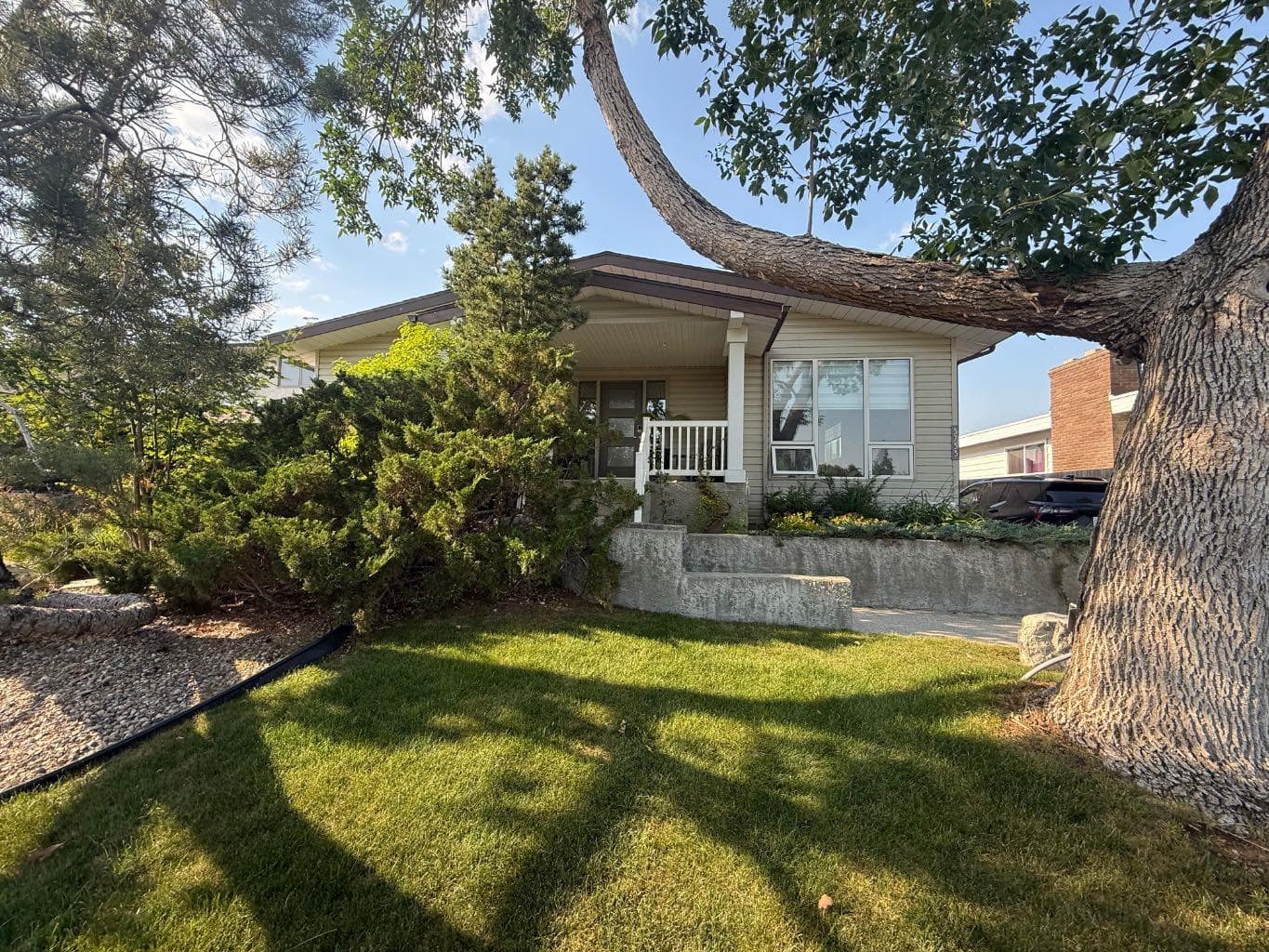 3733 21 Avenue S — photo 1
