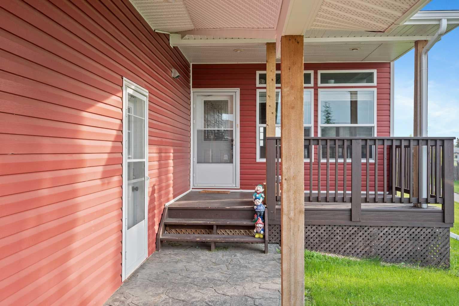 13 Cherry Lane SE — photo 2