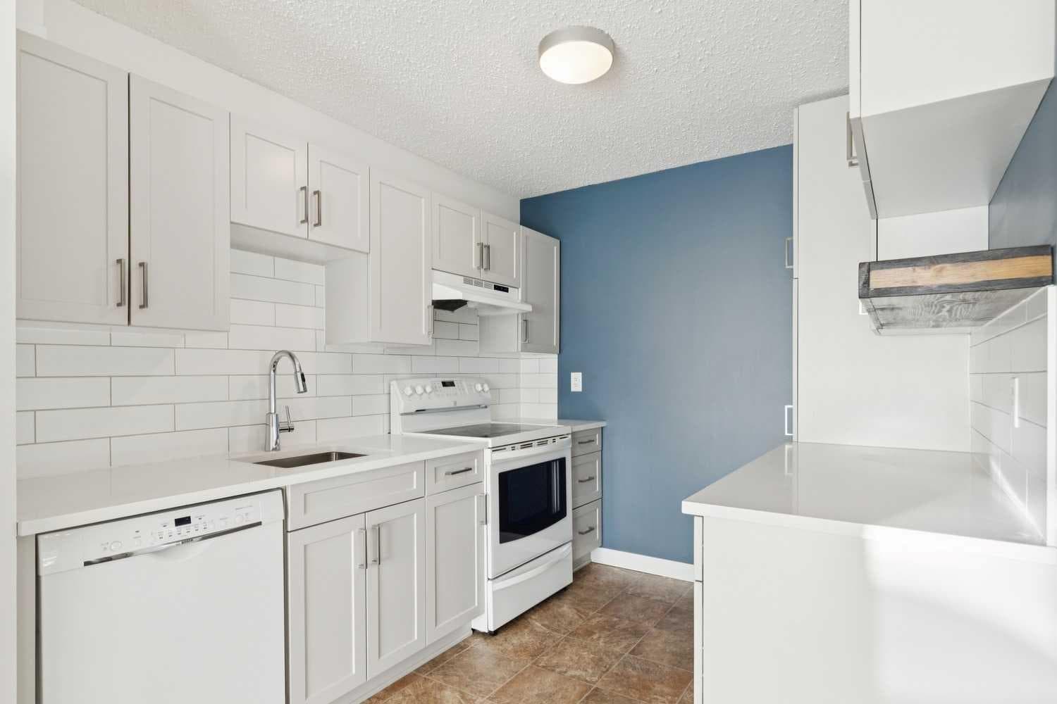 11424 8 Street SW — photo 3