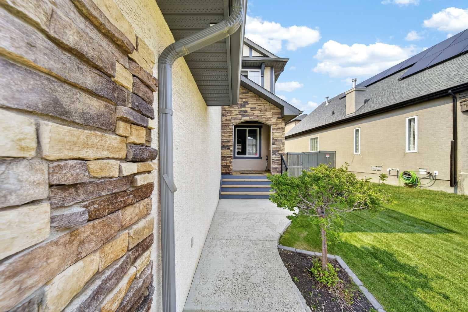 15 Sherwood Common NW — photo 3