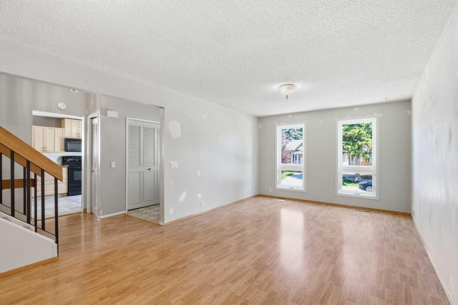 39 Woodglen Way SW — photo 2