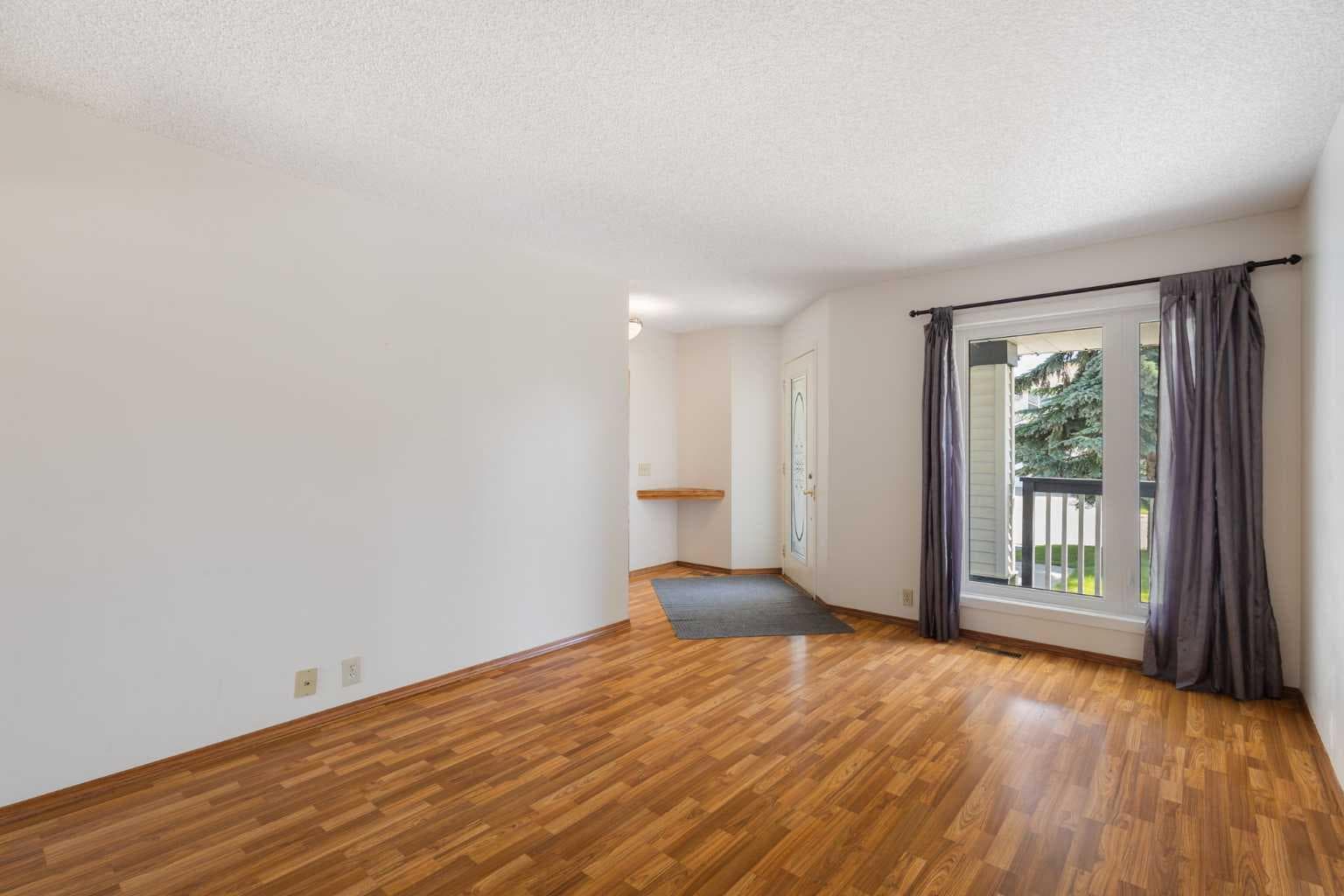 117 Douglasbank Way SE — photo 2