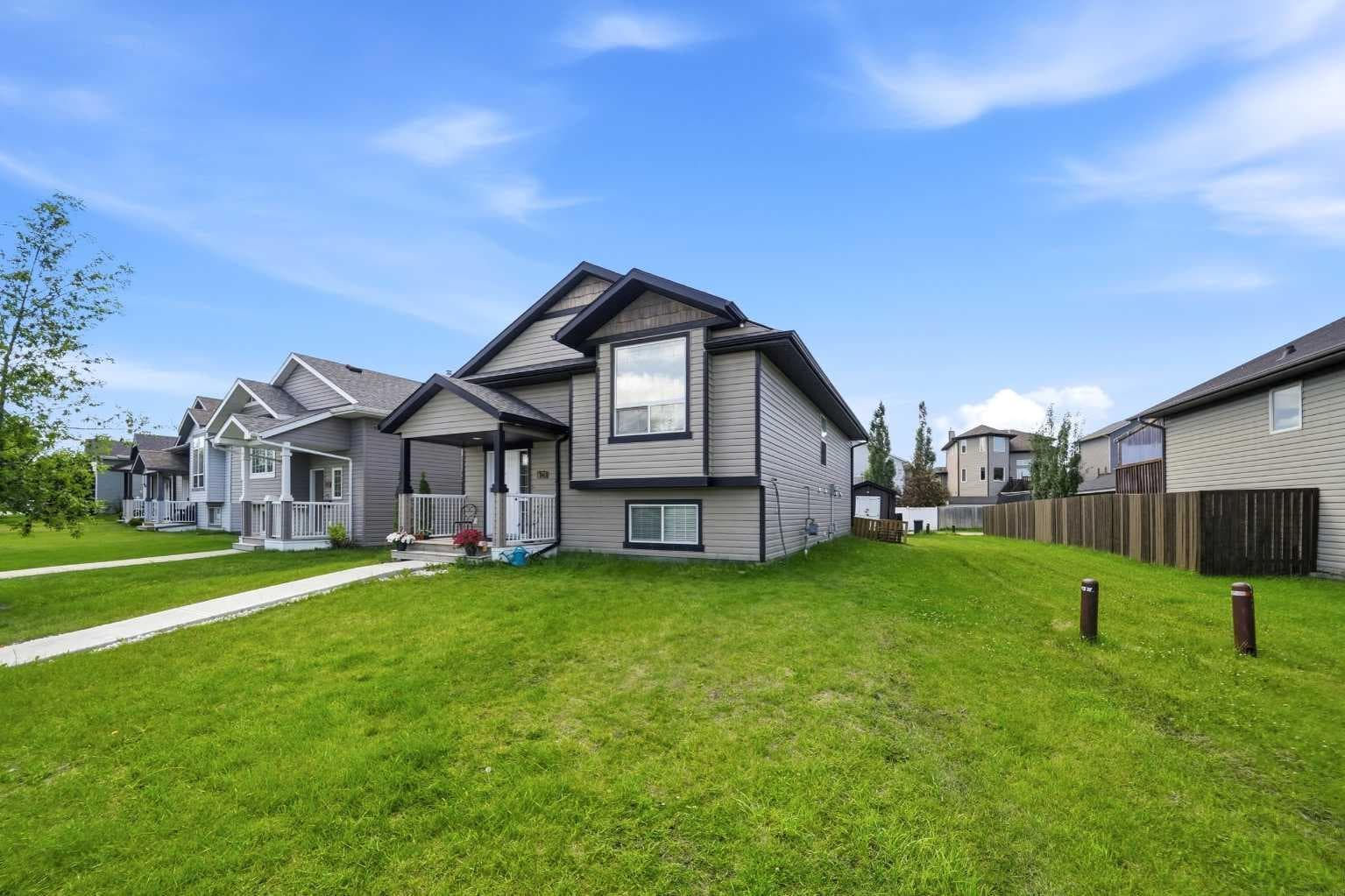 628 Lancaster Drive — photo 1