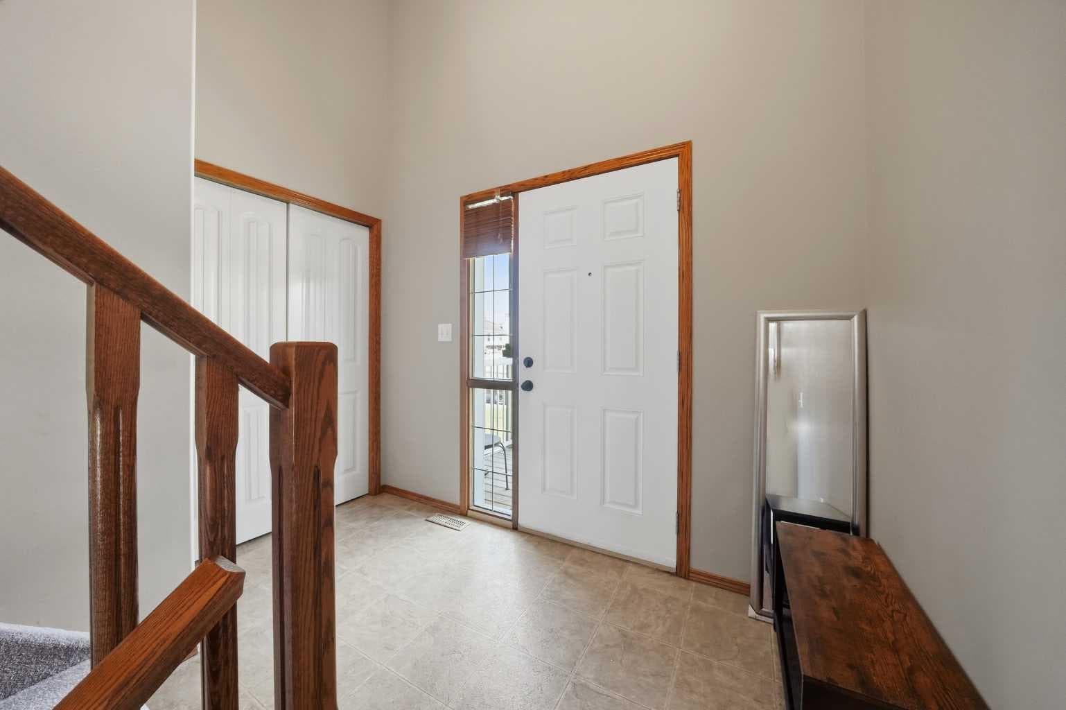 628 Lancaster Drive — photo 2