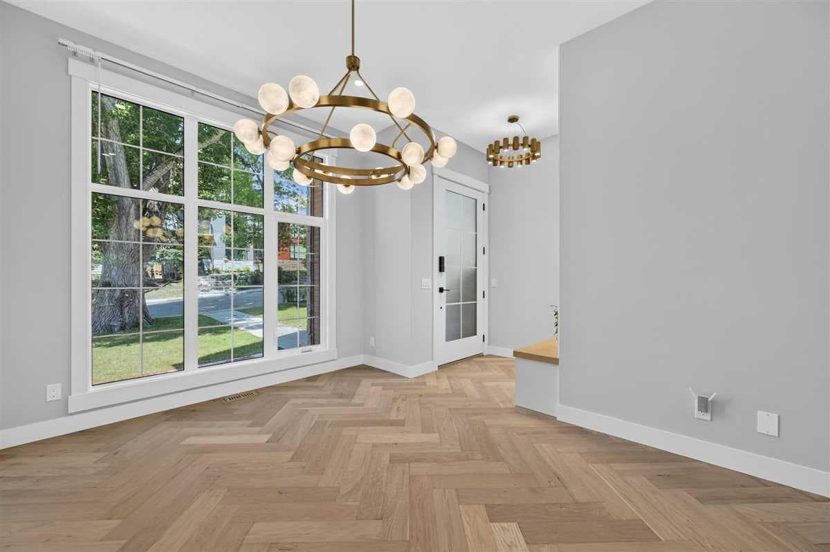 924 33A Street NW — photo 5