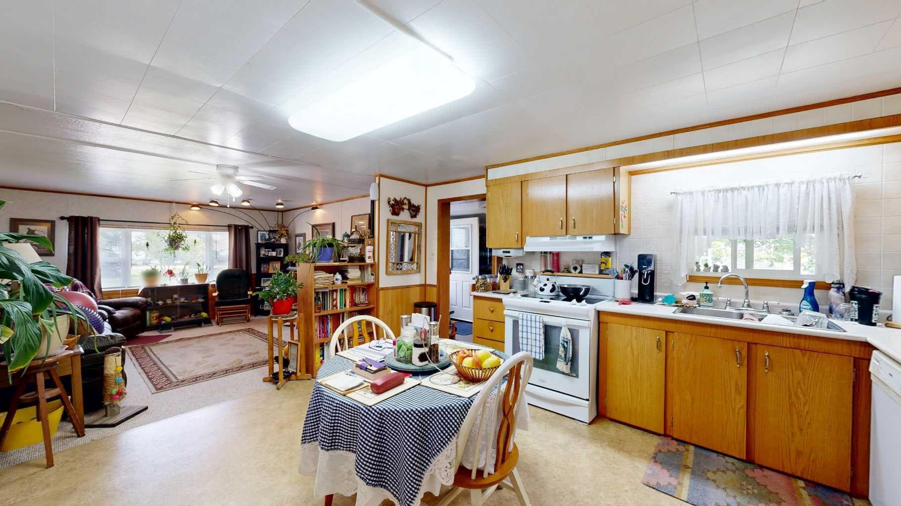 5910 Spruce Park Crescent — photo 5