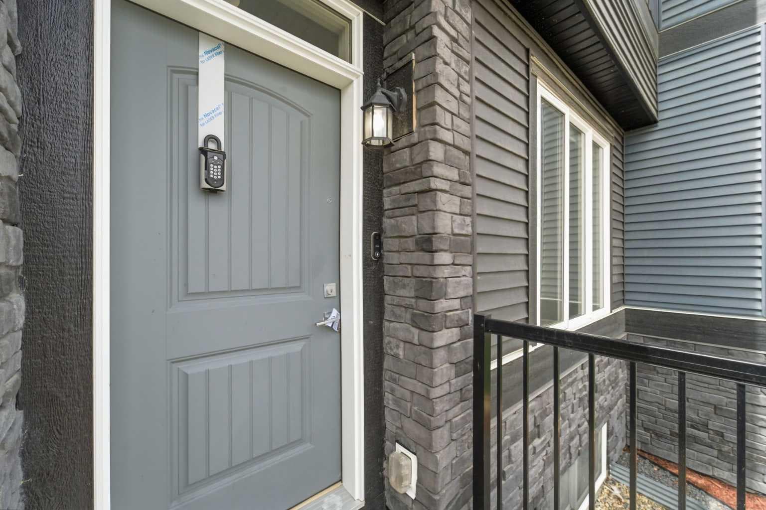 21 Corner Glen Row NE — photo 2