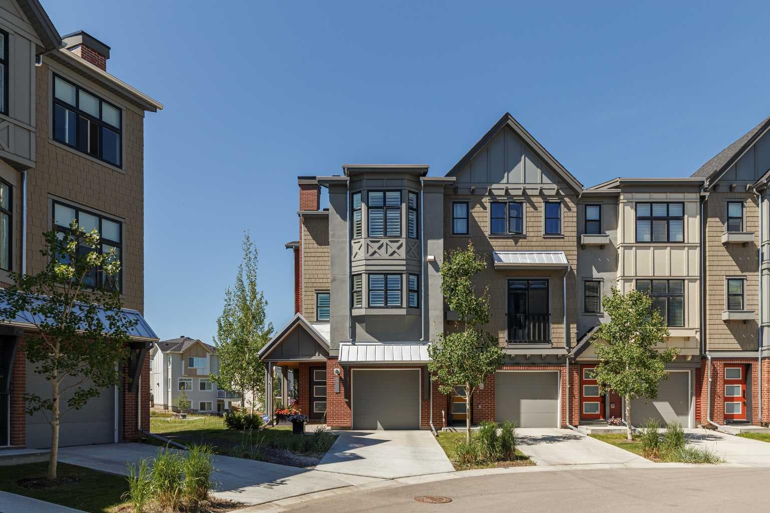 64 Spring Willow Close SW — photo 2