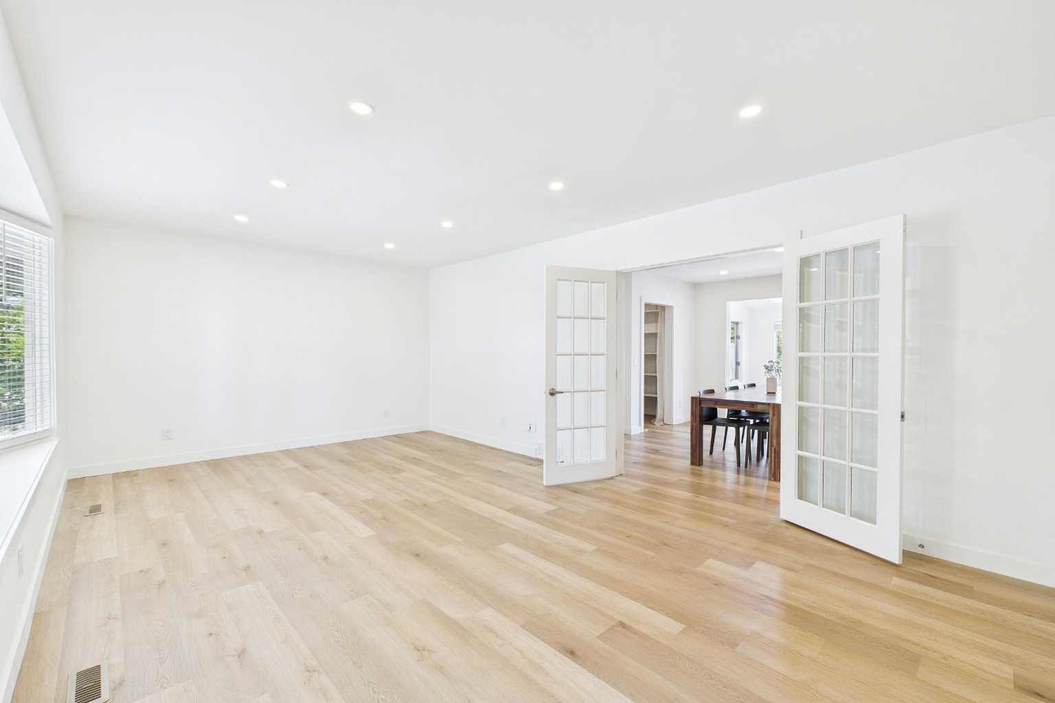 416 Thornhill Place NW — photo 2