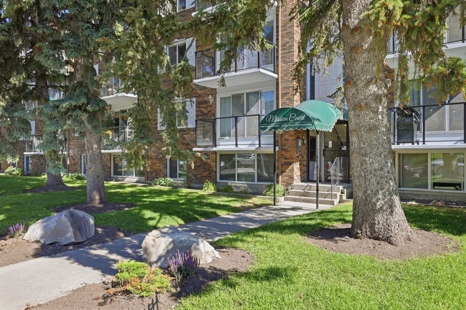 401, 110 24 Avenue SW — photo 2