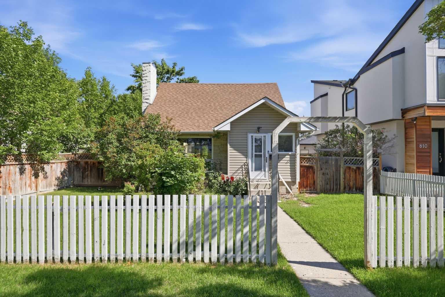 806 Radford Road NE — photo 1