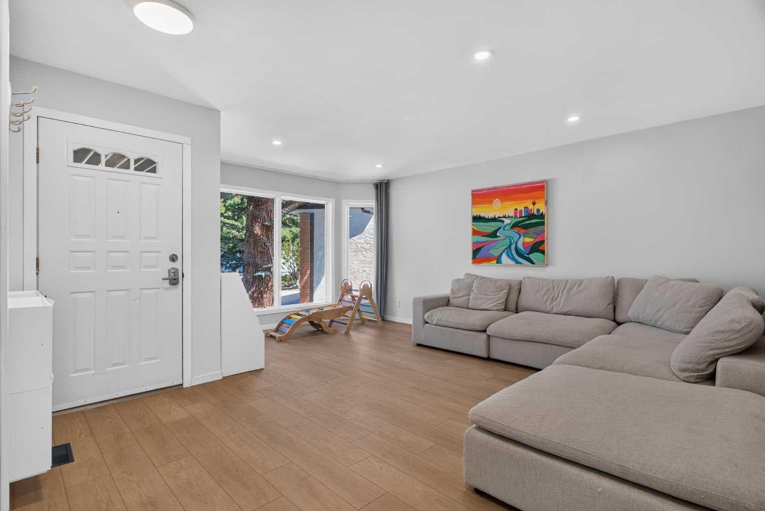 51 Millbank Court SW — photo 2