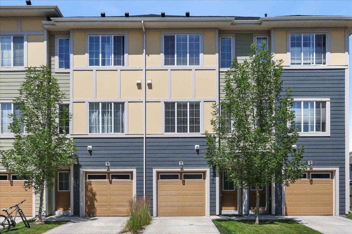 330 Marquis Lane SE — photo 1