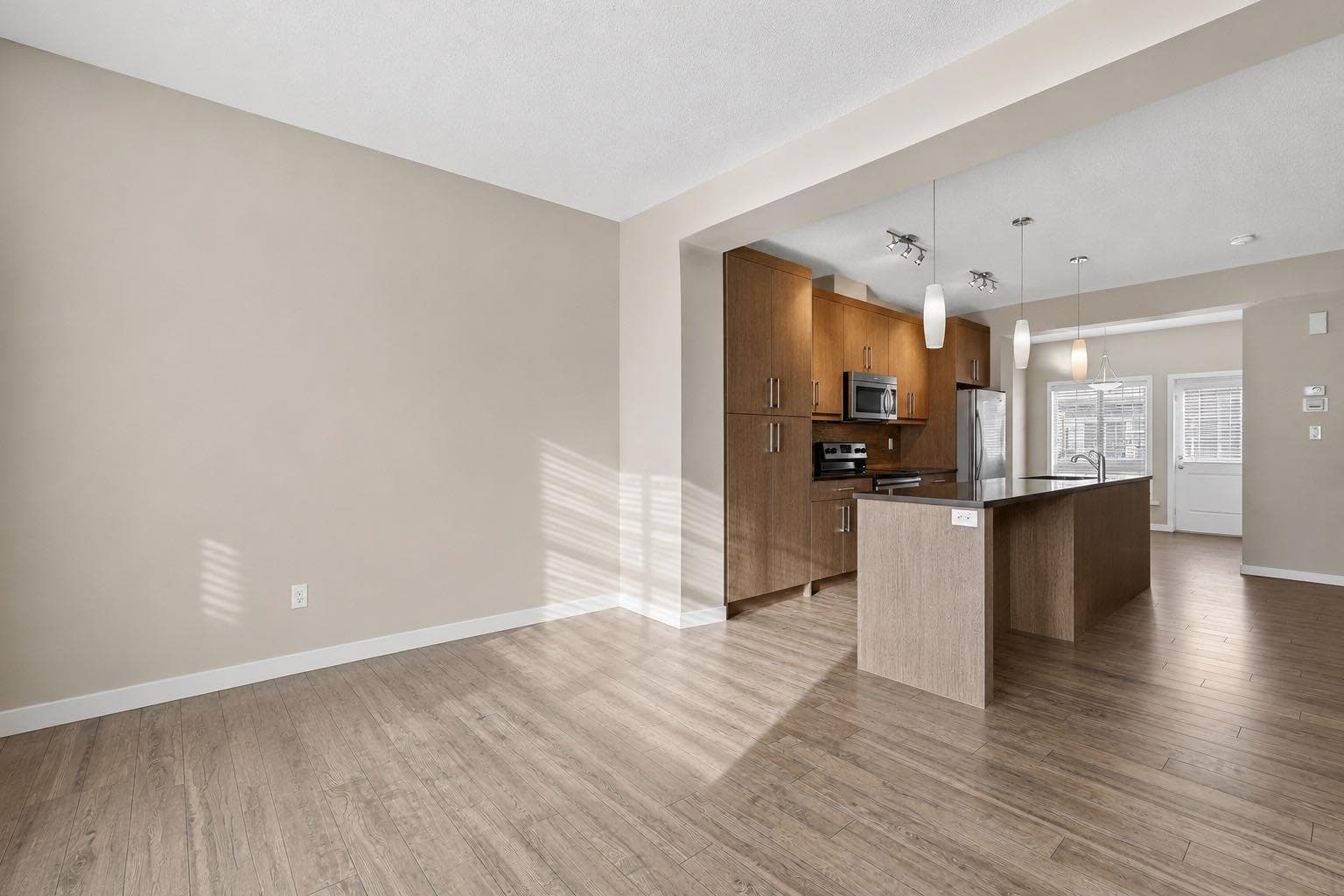 330 Marquis Lane SE — photo 3
