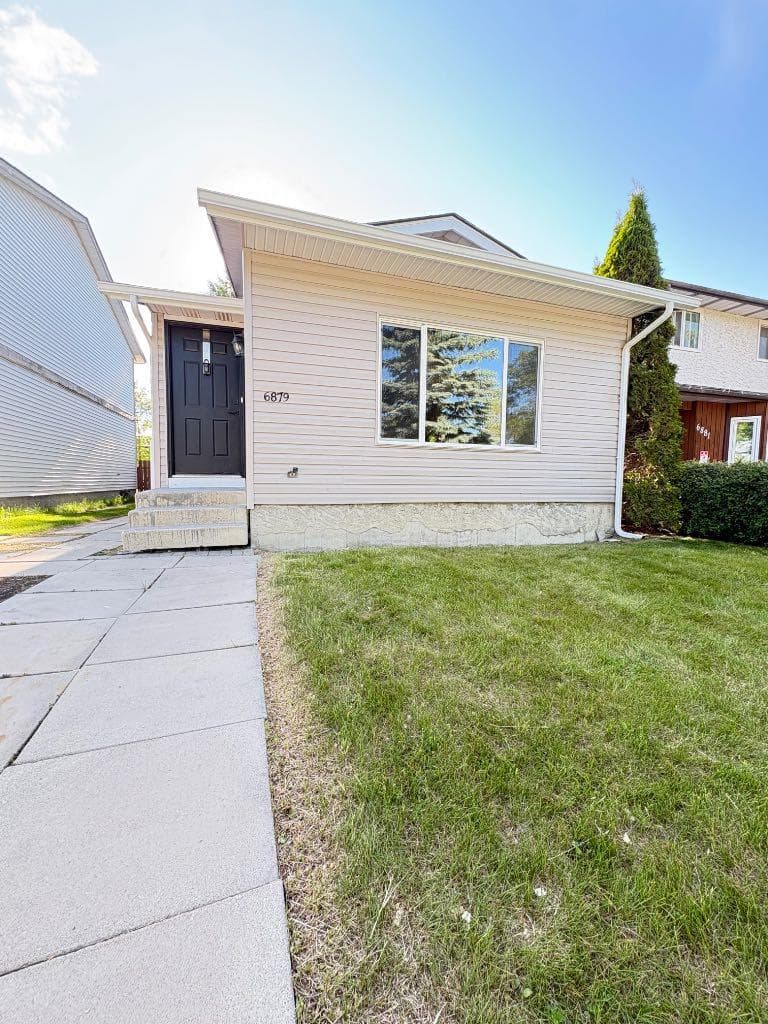 6879 Rundlehorn Drive NE — photo 3