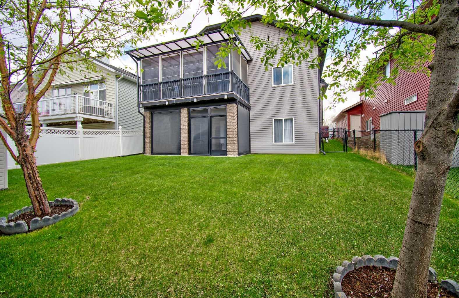 49 Thornfield Close SE — photo 2