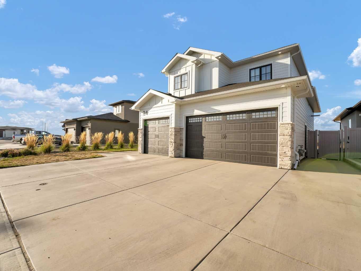 24 Coulee Ridge Drive SW — photo 2